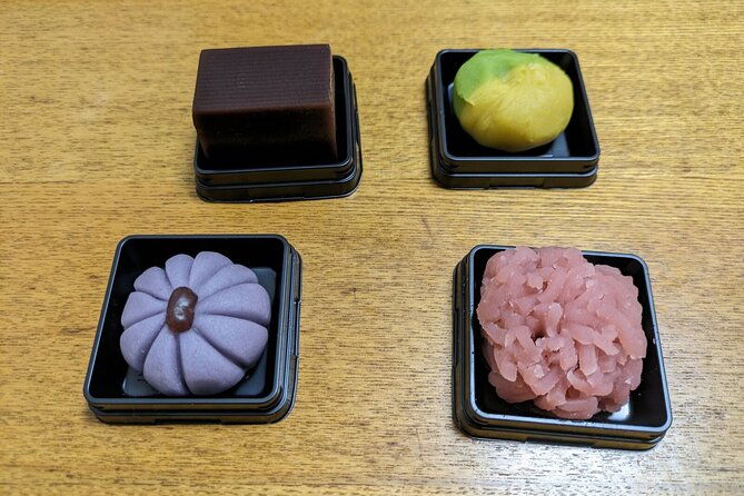 day-tour-from-kanazawa-gold-leaf-japanese-sweets-and-ninja-star