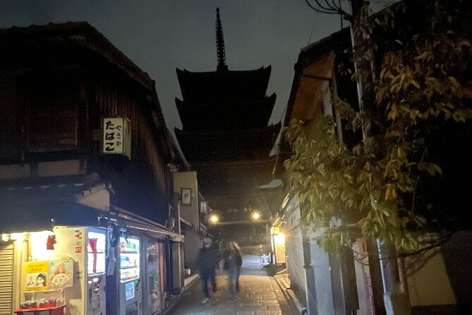 discover-kyoto-at-night-by-bike