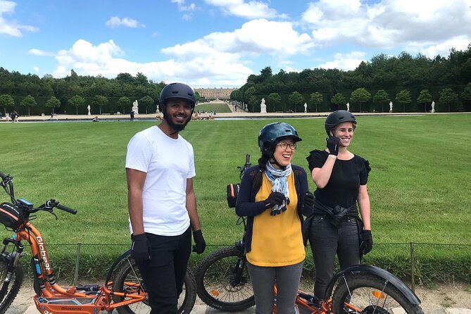 discover-versailles-on-electric-2-wheelers-yes-to-prm