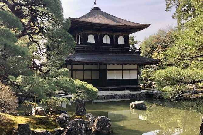early-bird-e-biking-through-east-kyoto