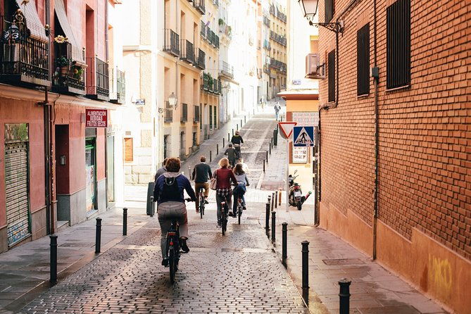 electric-bike-rental-with-phone-holder-and-self-guided-tour