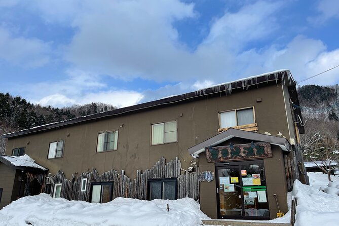 enjoy-snow-covered-hot-springs-with-private-transport