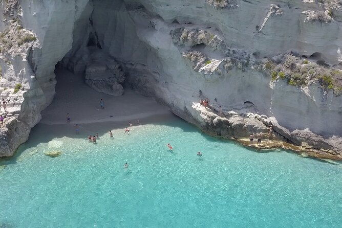 exclusive-boat-tour-in-tropea-just-you-and-your-family-4-hours