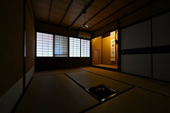 experience-a-tea-ceremony-in-an-authentic-tearoom-in-kyoto