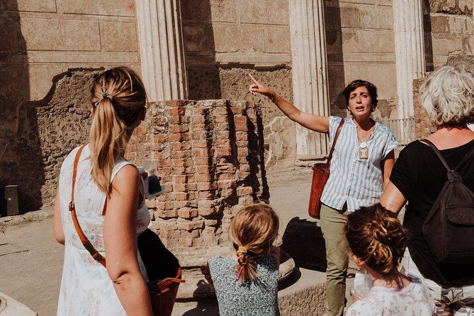 explore-pompeii-with-an-archaeologist