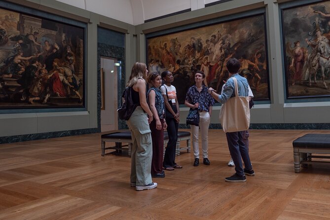 fabulous-guided-tour-through-the-louvre-museum-with-reserved-access