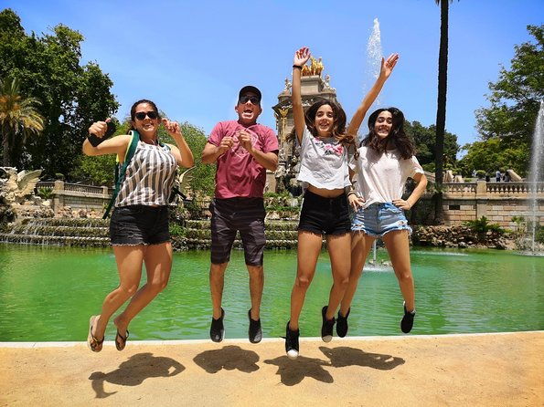 family-private-tour-churros-hot-chocolate-games-in-barcelona