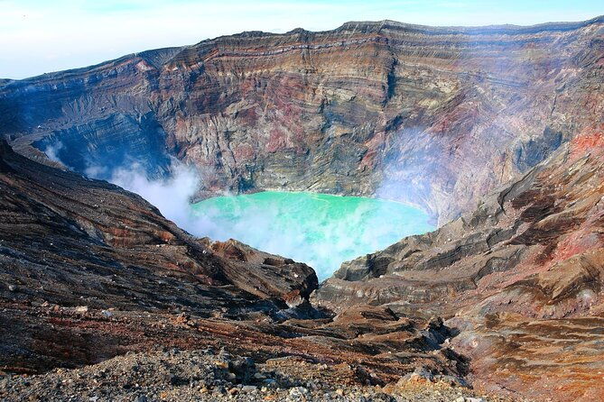 fukuoka-mount-aso-volcano-kumamoto-castle-grasslands-day-tour