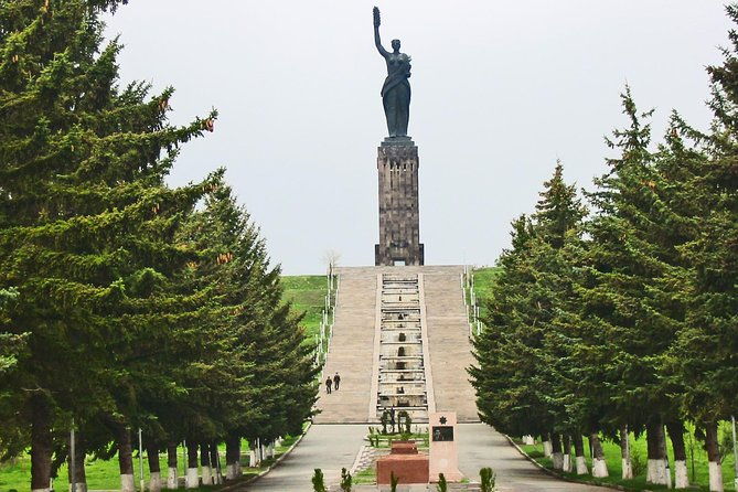 group-tour-gyumri-urban-life-museum-black-fortress-old-town-harichavank