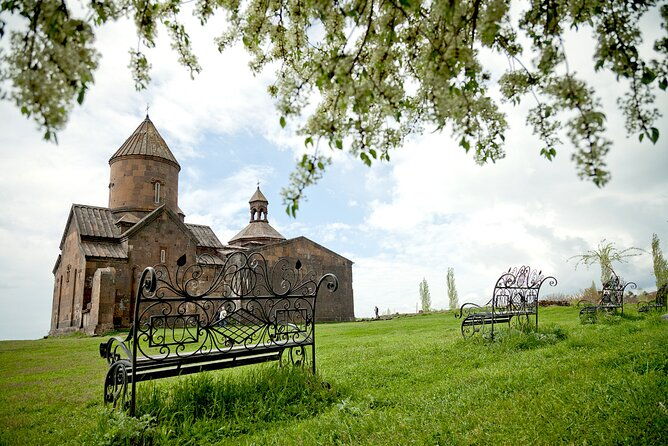 group-tour-saghmosavank-wine-yard-echmiadzin-zvartnots