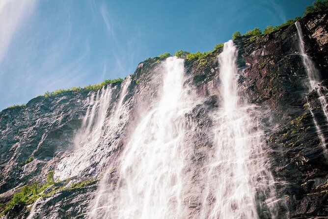 guided-boat-tour-in-geiranger