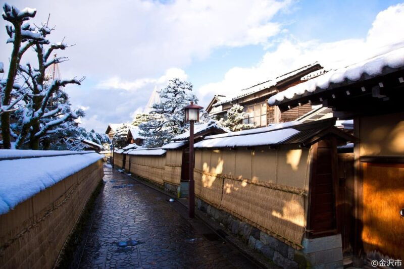 guided-bus-and-walking-tour-of-kanazawa-main-kenrokuen