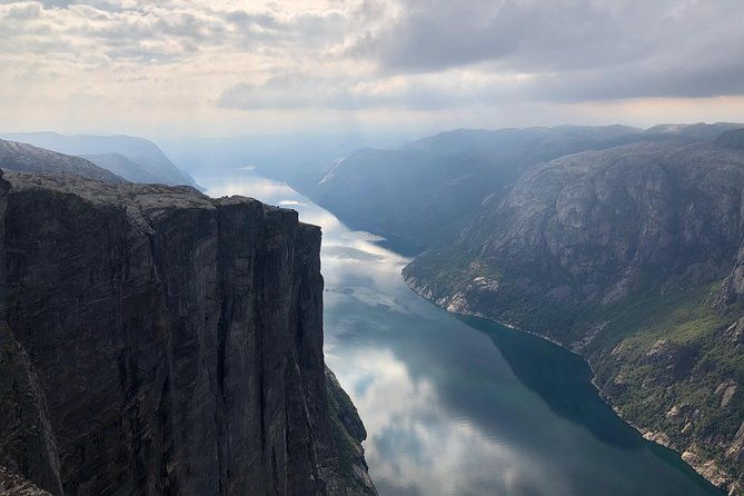 guided-hike-to-kjerag-and-kjeragbolten