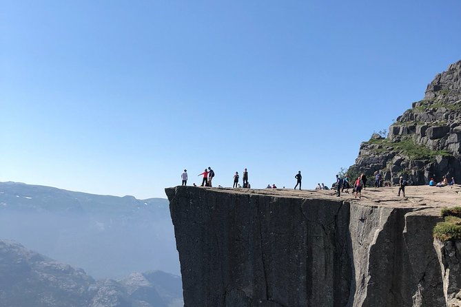 guided-hike-to-pulpit-rock-preikestolen