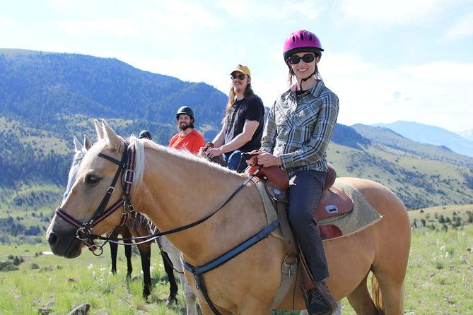 guided-horseback-trek-through-blue-flower-trail