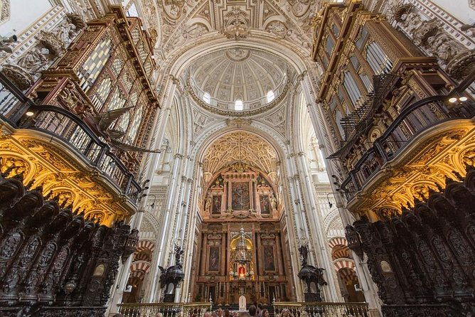 guided-visit-to-the-mosque-cathedral-jewish-quarter-alcazar-and-synagogue-official-guide