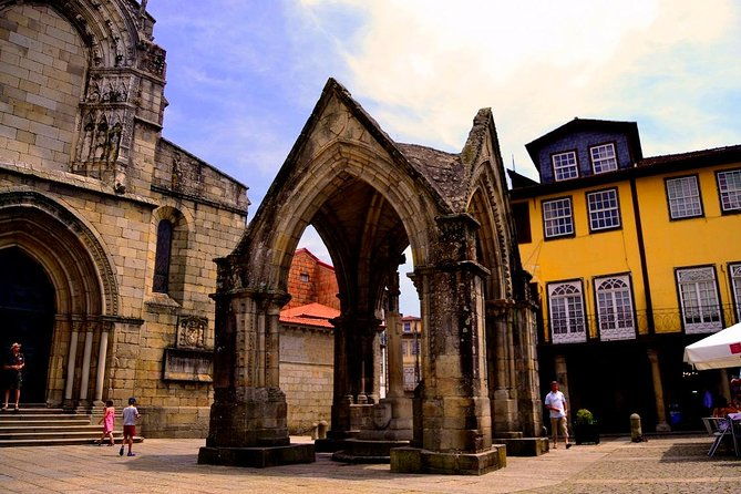 guimaraes-braga-small-group-tour-lunch-all-tickets-included