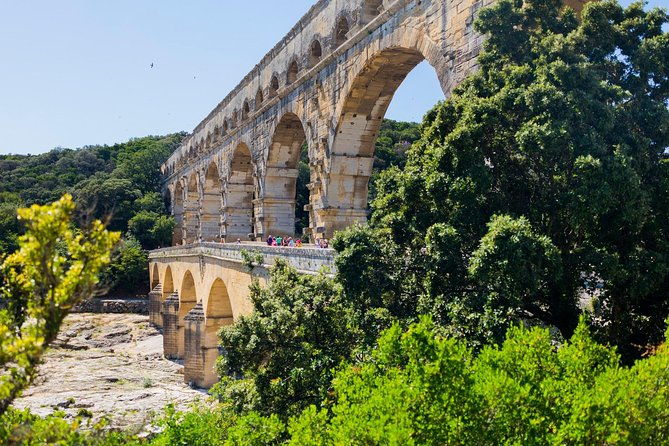 half-day-pont-du-gard-uzes-nimes-tour-from-avignon