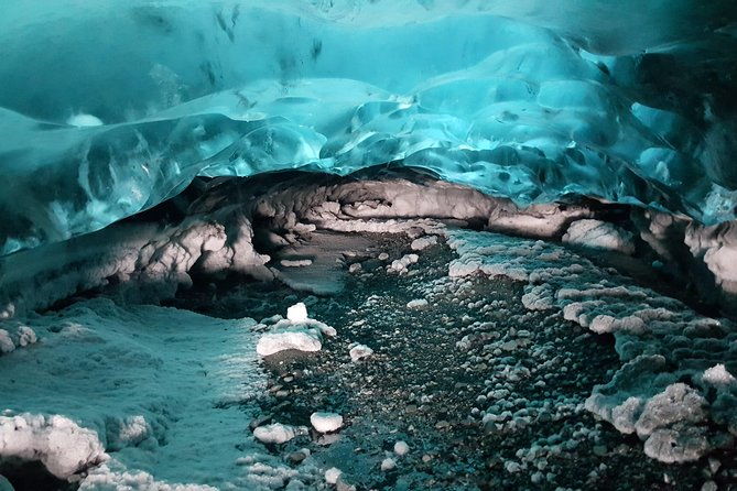 half-day-small-group-jokulsarlon-ice-cave-guided-tour