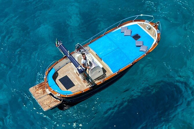 half-day-tour-of-capri-by-private-boat