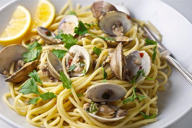 hands-on-cooking-class-with-the-somelier-in-venice