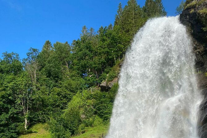 helicopter-over-trolltunga-and-waterfall-sightseeing-from-bergen