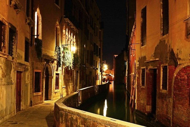 highlights-and-hidden-gems-night-tour-in-venice