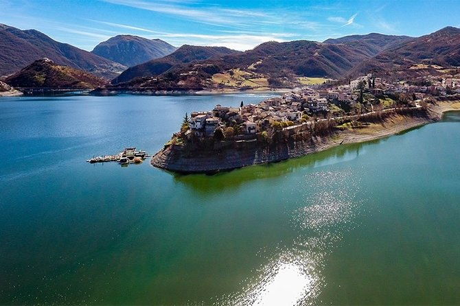 hike-lake-castle-and-good-food