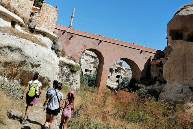 hiking-tour-in-cappadocia-red-and-rose-valley