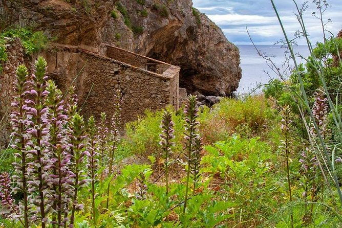 hiking-tour-to-the-paradise-beach