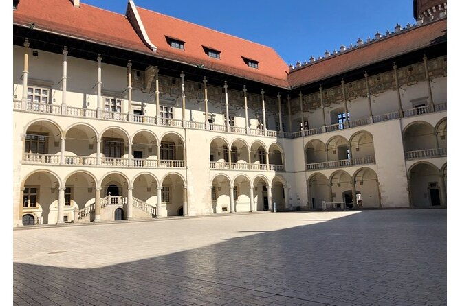 historic-krakow-old-town-wawel-castle-walking-tour