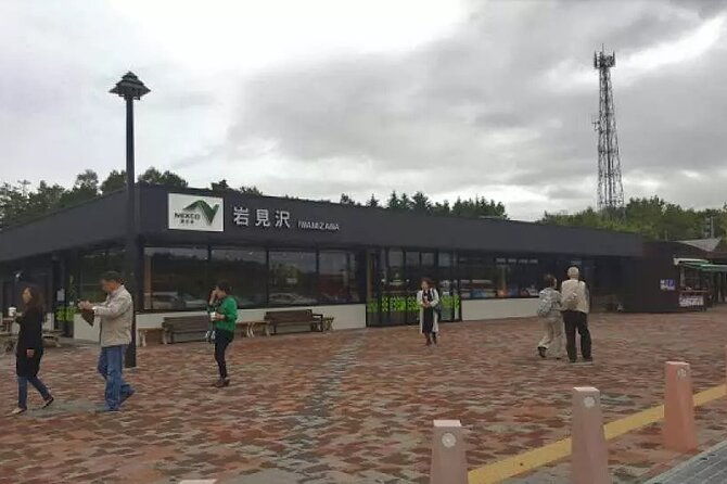 hokkaido-day-tour-from-sapporo-asahiyama-zoo-blue-pond-japan