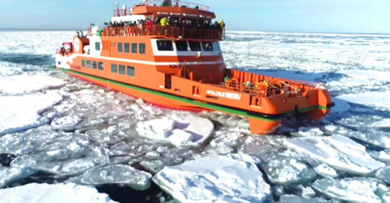 hokkaido-icebreaker-garinko-go%ef%bc%8csounkyo-ice-festival-day-tour