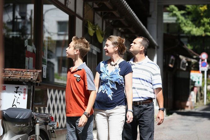 hot-spring-town-walking-tour-in-shima-onsen