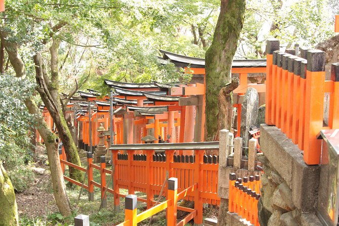 inside-of-fushimi-inari-exploring-and-lunch-with-locals-2