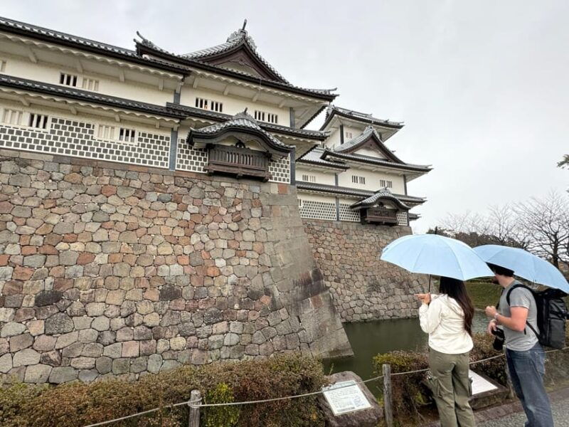 kanazawa-half-day-private-tour-garden-castle-geisha