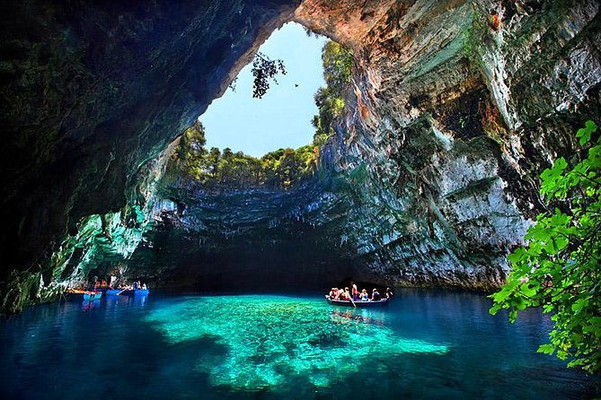 kefalonia-island-bus-tour-wine-tasting-melissani-fiscardo