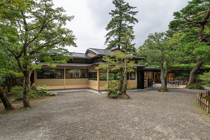 kenrokuen-tea-ceremony-experience-in-kanazawa