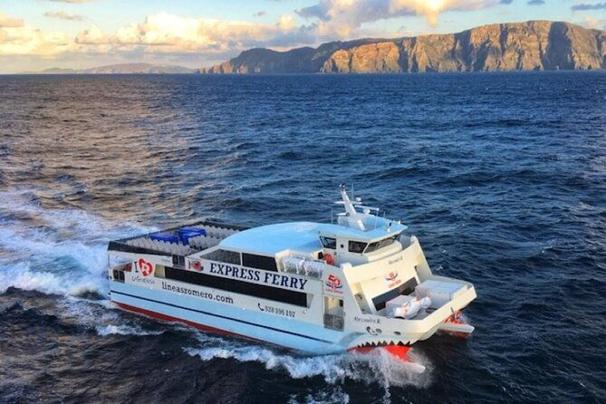 la-graciosa-at-your-leisure-bus-transfer-and-return-ferry-ticket