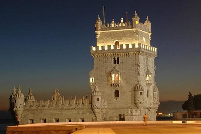 lisbon-by-night-with-dinner-and-fado-show-included