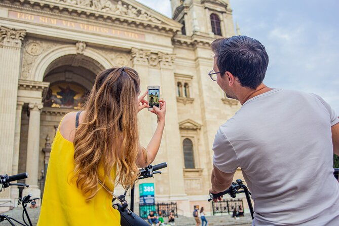 luna-e-scooter-rent-for-sightseeing-in-budapest
