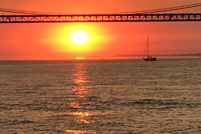 luxury-catamaran-sunset-and-wine-cruise