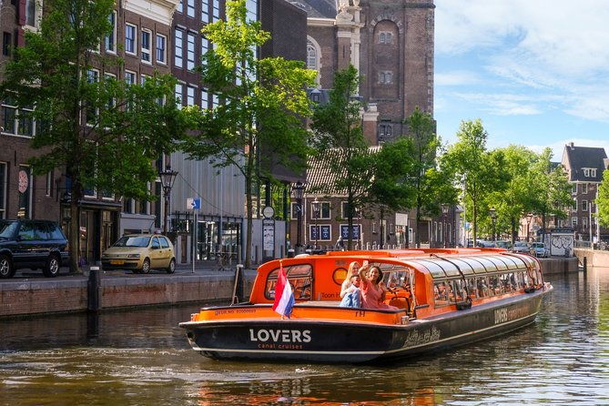 madame-tussauds-amsterdam-1-hour-canal-cruise