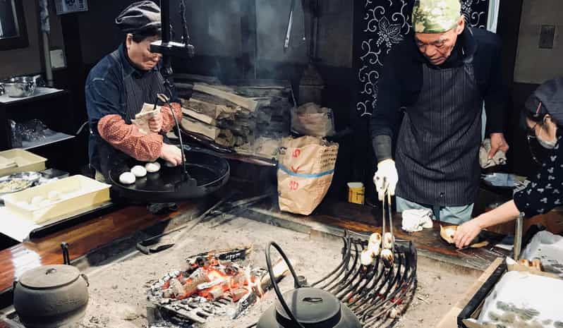 make-oyaki-dumplings-walk-around-zenkoji-temple-in-nagano