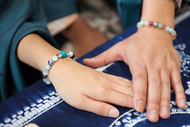 making-original-nenju-bracelet-safflower-dyeing-in-yonezawa