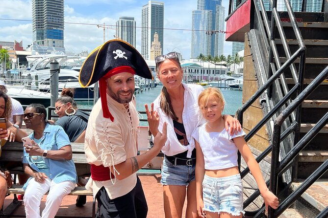 miami-pirate-boat-tour-skyline-millionaires-homes