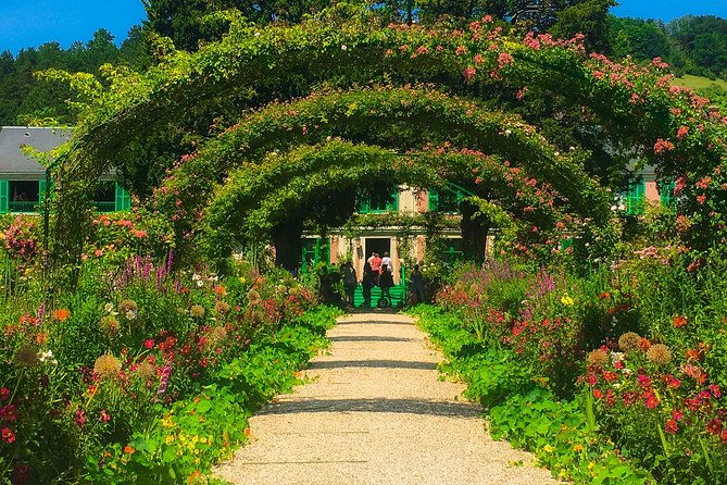 monets-gardens-house-with-art-historian-private-giverny-tour-from-paris