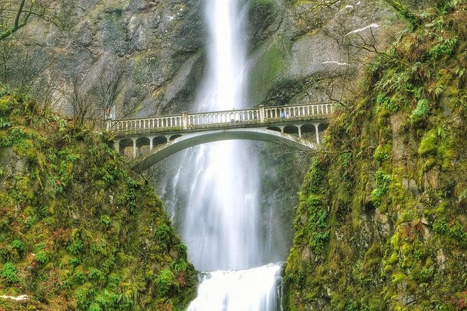 multnomah-falls-and-columbia-river-gorge-half-day-hiking-tour