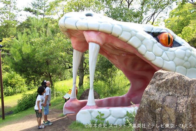 naruto-boruto-at-nijigen-no-mori-park-entry-bus-transportation