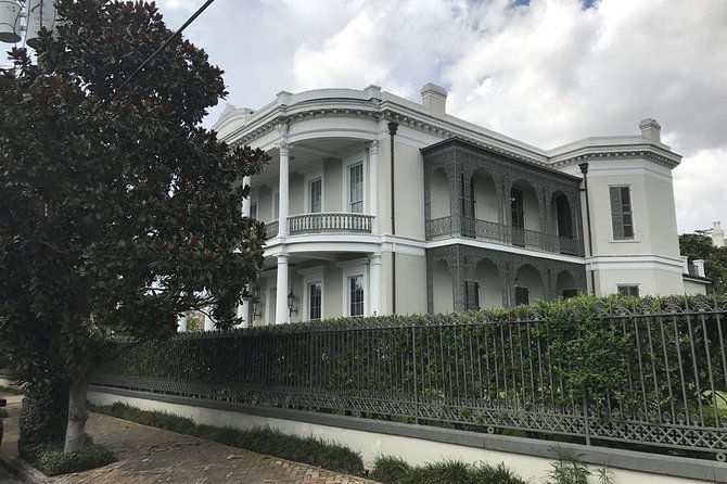 new-orleans-city-and-cemetery-2-hour-bus-tour